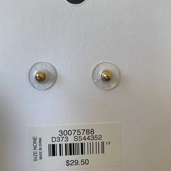 ✨LOFT green shimmery beaded teardrop earrings✨ - Picture 6 of 7